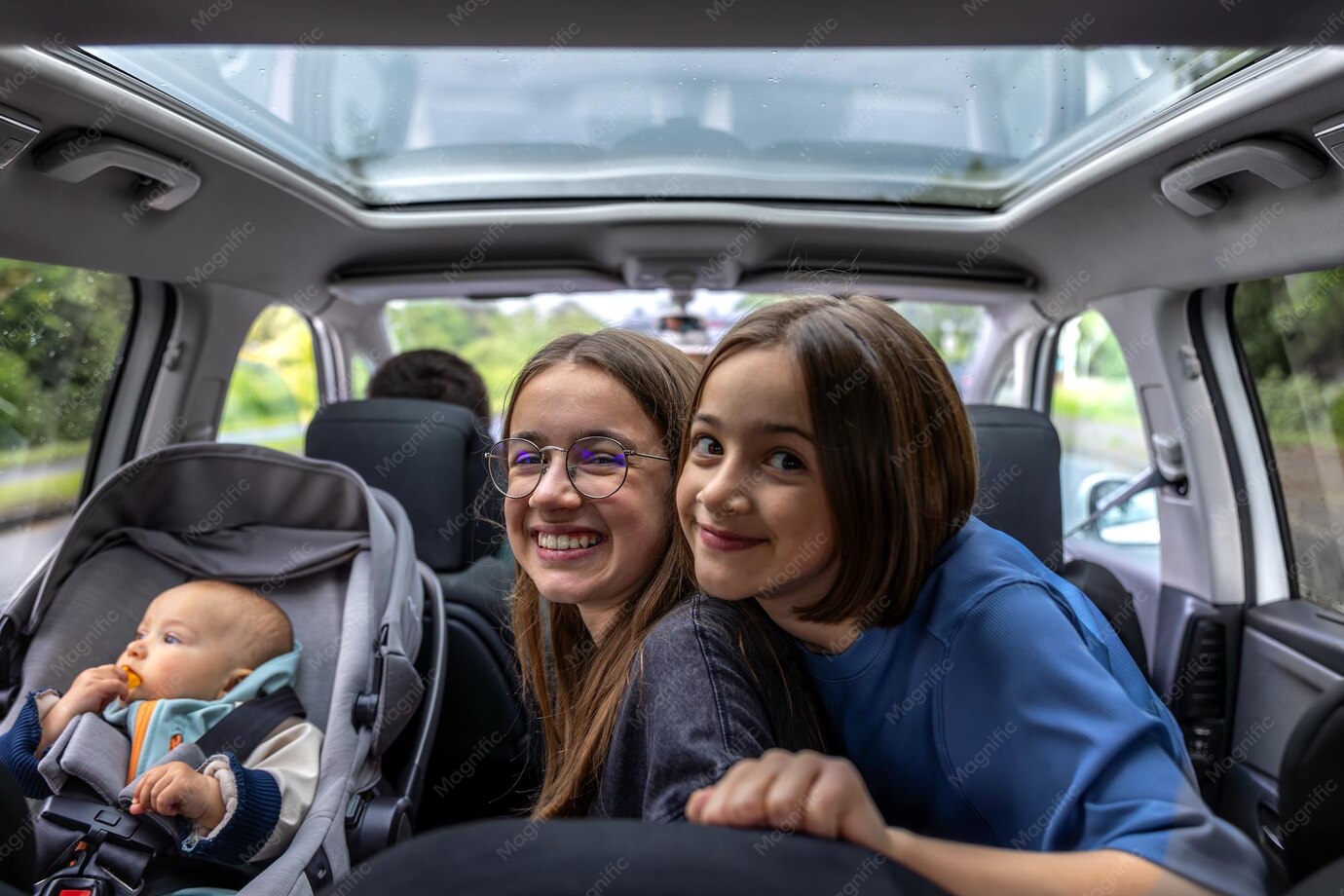 SUV premium na Estrada da Graciosa a caminho do litoral do Paraná